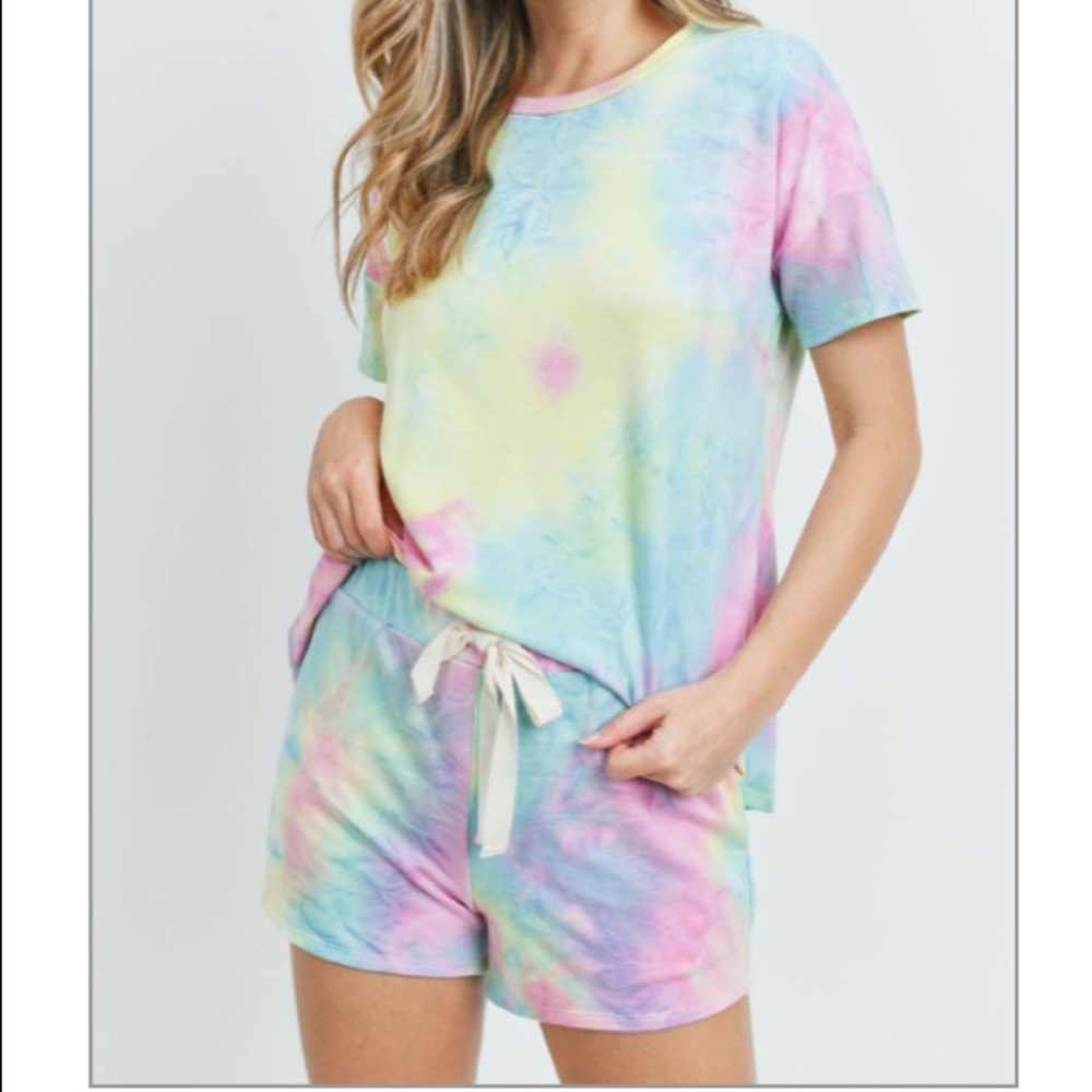 Tie Dye Top & Shorts Lounge Set - Picture 2 of 9